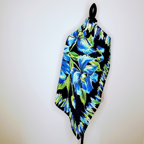 Beautiful Large Square Floral Scarf Like New - Picture 4 of 8